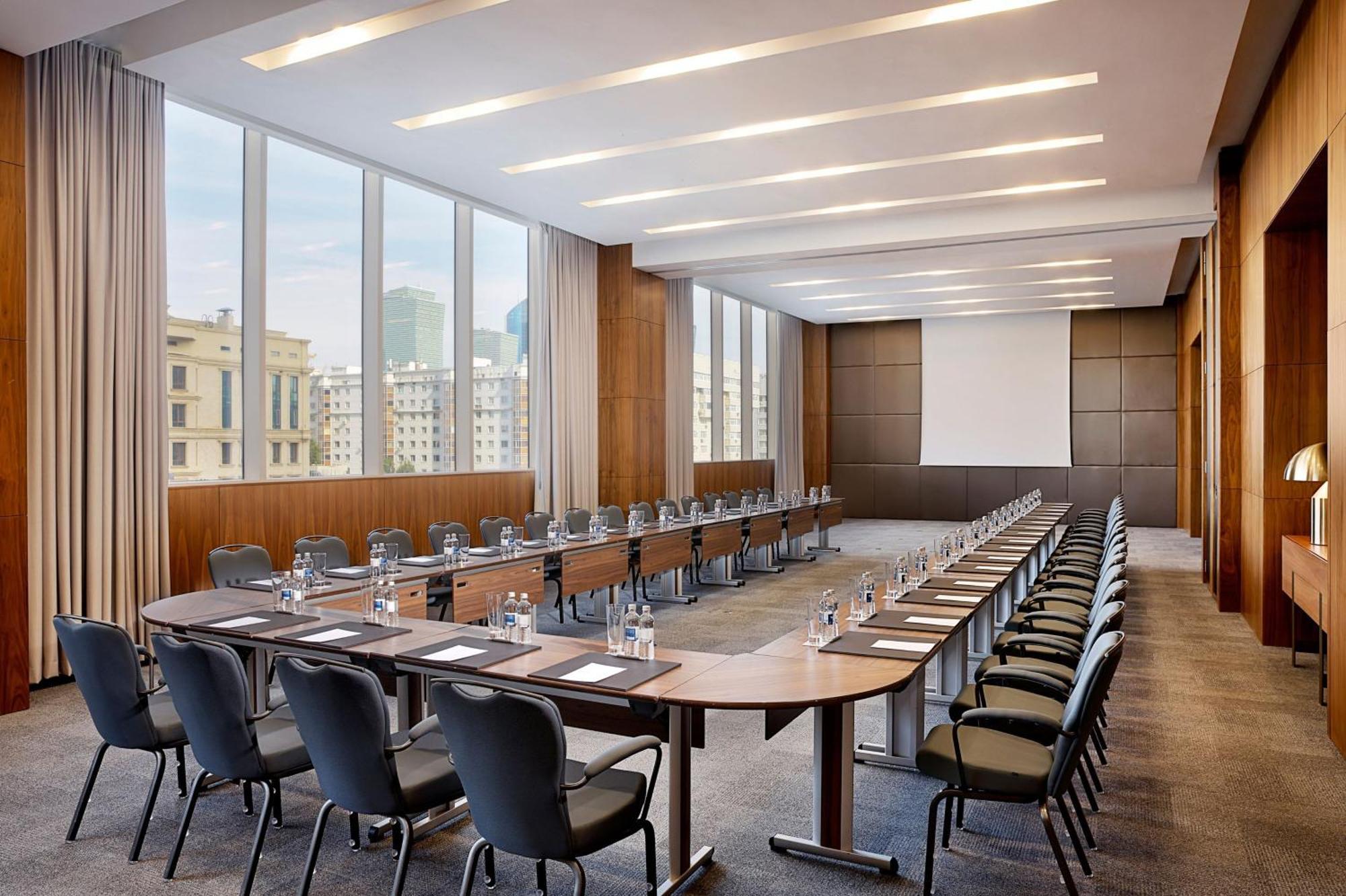 Sheraton Astana Hotel Exterior foto Meeting room